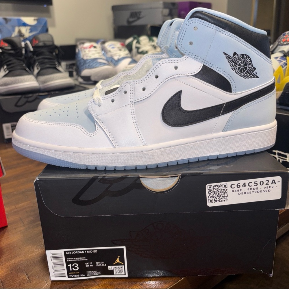 Air Jordan 1 Mid SE Sneakers size 13